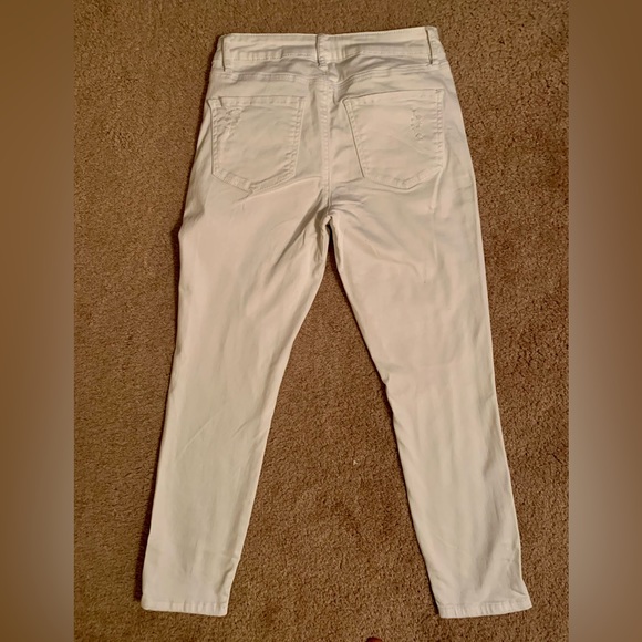 Refuge White Stretchy Cropped Jeans - Picture 5 of 10